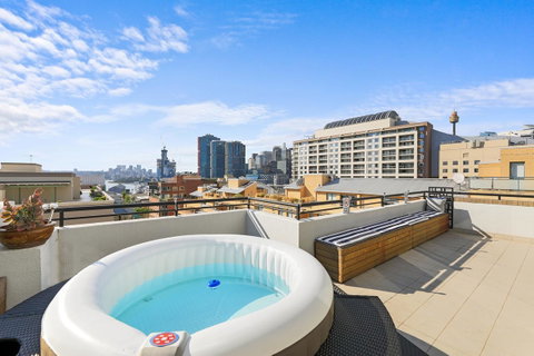 Darling Harbour Penthouse Views+Jacuzzi - Accommodation Newcastle 1