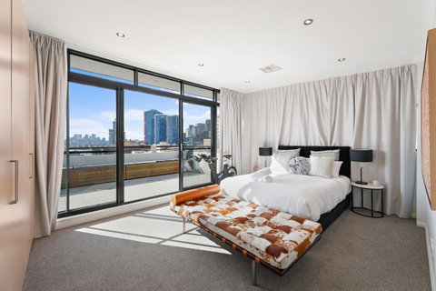 Darling Harbour Penthouse Views+Jacuzzi - Accommodation Newcastle 0