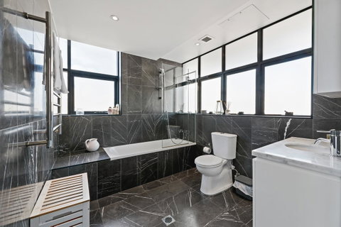 Darling Harbour Penthouse Views+Jacuzzi - Accommodation Newcastle 3
