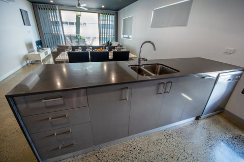Magnum Serviced Apartments - Accommodation Newcastle 6