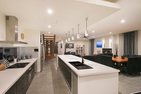 Salt Village Retreat - Accommodation Newcastle 3
