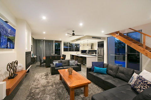Salt Village Retreat - Accommodation Newcastle 2