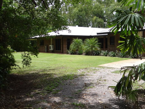 DARWIN'S SHADY ACRES RETREAT - Accommodation Newcastle 1