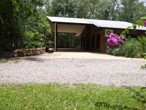 DARWIN'S SHADY ACRES RETREAT - Accommodation Newcastle 2