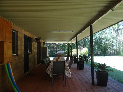 DARWIN'S SHADY ACRES RETREAT - Accommodation Newcastle 6