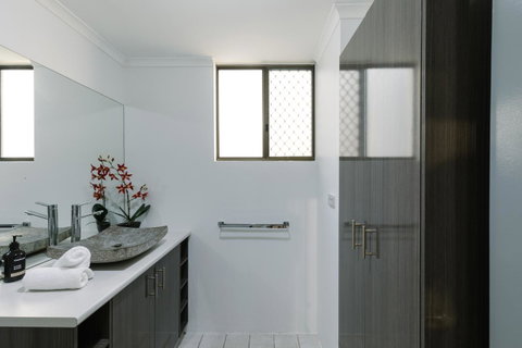 CitySide Apartment - 2 Bedroom With Private Courtyard - Accommodation Newcastle 21