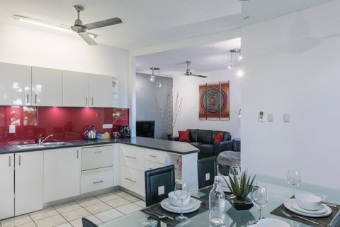 CitySide Apartment - 2 Bedroom With Private Courtyard - Accommodation Newcastle 0