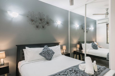 CitySide Apartment - 2 Bedroom With Private Courtyard - Accommodation Newcastle 15