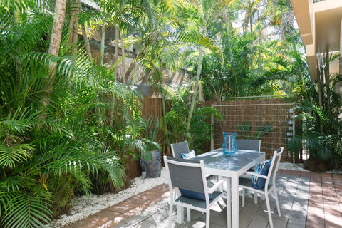 CitySide Apartment - 2 Bedroom With Private Courtyard - Accommodation Newcastle 13