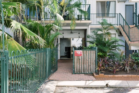 CitySide Apartment - 2 Bedroom With Private Courtyard - Accommodation Newcastle 5