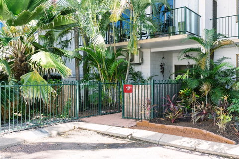 CitySide Apartment - 2 Bedroom With Private Courtyard - Accommodation Newcastle 6