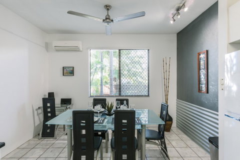 CitySide Apartment - 2 Bedroom With Private Courtyard - Accommodation Newcastle 9
