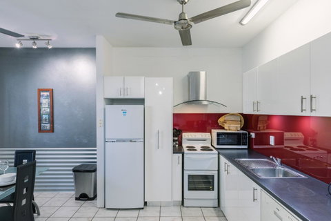 CitySide Apartment - 2 Bedroom With Private Courtyard - Accommodation Newcastle 3