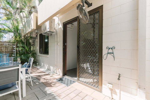 CitySide Apartment - 2 Bedroom With Private Courtyard - Accommodation Newcastle 10