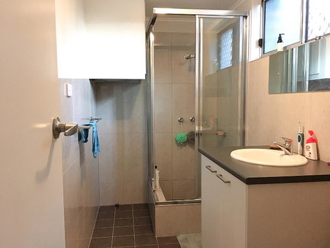 Cozy Room For A Great Stay In Darwin - Excellent Location - Accommodation Newcastle 8