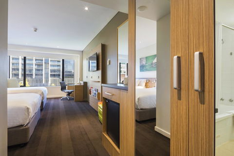 Crowne Plaza Canberra, An IHG Hotel - Accommodation Newcastle 23