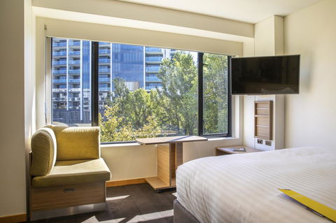 Crowne Plaza Canberra, An IHG Hotel - Accommodation Newcastle 14