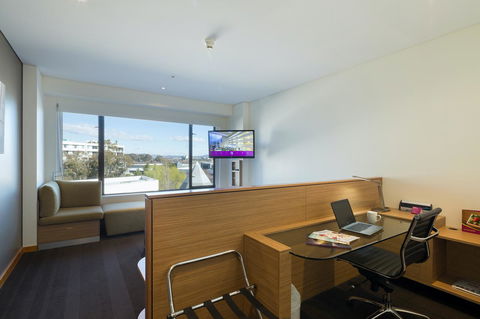 Crowne Plaza Canberra, An IHG Hotel - Accommodation Newcastle 15