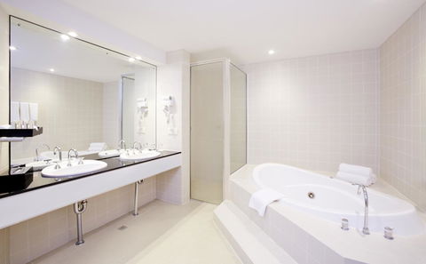 Crowne Plaza Canberra, An IHG Hotel - Accommodation Newcastle 20