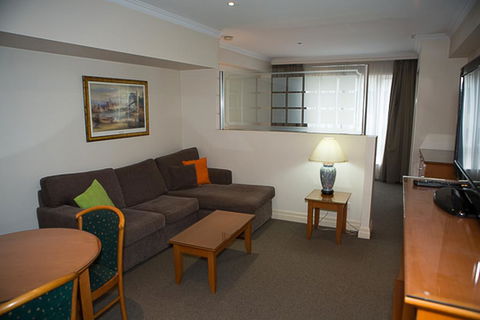 Bond 512 - Accommodation Newcastle 2