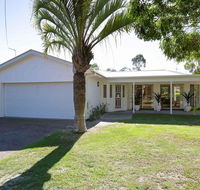 Bonito' 26 Bonito Street - pet friendly housewith aircon - Accommodation Newcastle