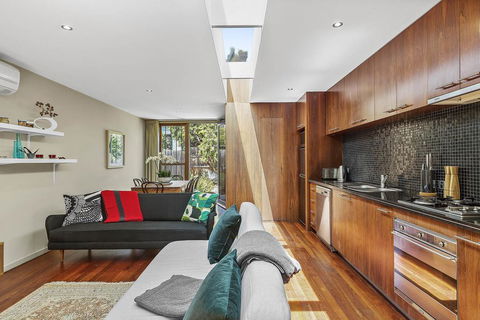 BOUTIQUE STAYS - Curran Terrace - Accommodation Newcastle 3