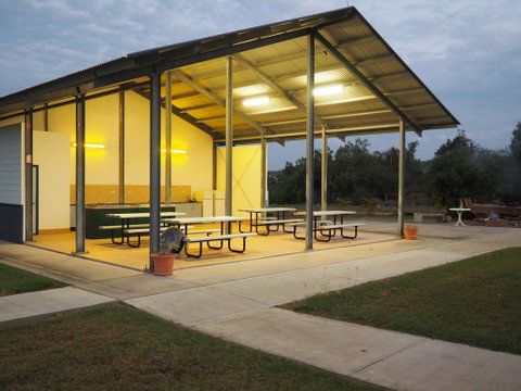 Bowen Holiday Park - Accommodation Newcastle 3
