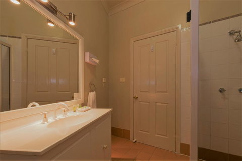 Bowen Inn Motel - Accommodation Newcastle 1