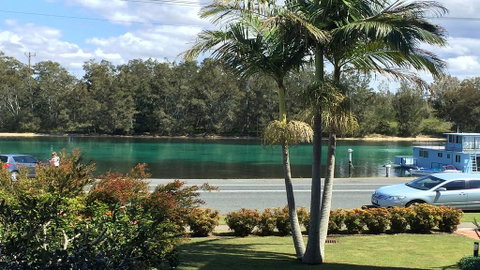 Braemar 5 - On The Lake! - Accommodation Newcastle 2
