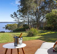 Braeside - waterfront fireplace - Accommodation Newcastle