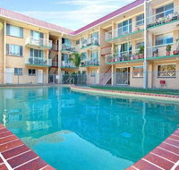 Bribie Beach King bed Unit overlooking pool - Accommodation Newcastle