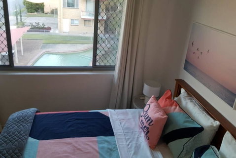 Bribie Beach King Bed Unit Overlooking Pool - Accommodation Newcastle 3