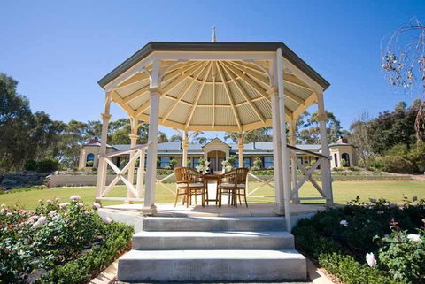 Brice Hill Country Lodge - Accommodation Newcastle 3