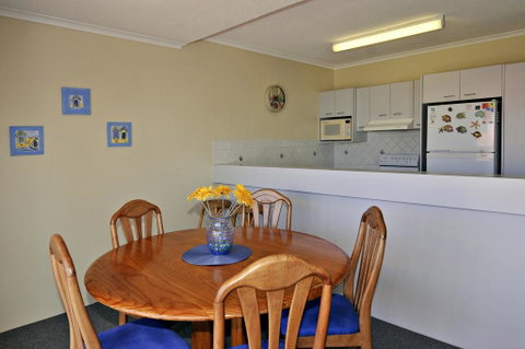 Bright & Comfortable In Quiet Location - Accommodation Newcastle 3