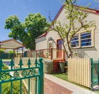 Bright 3-bedroom apartment - Central Armidale - Accommodation Newcastle