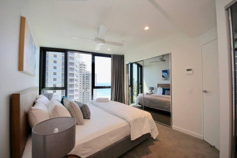 Broadbeach New Luxury Vue #17 Beach Views - Accommodation Newcastle 2