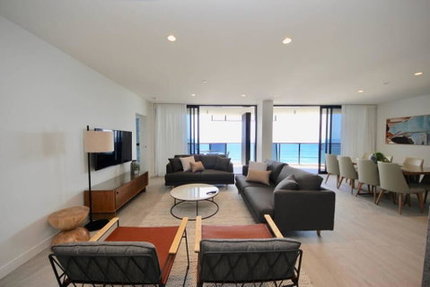 Broadbeach New Luxury Vue #17 Beach Views - Accommodation Newcastle 1