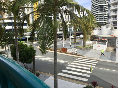 Broadbeach Private Apt With CHA - Accommodation Newcastle 0