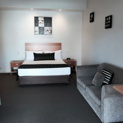 Burkes Hotel Motel - Accommodation Newcastle 3
