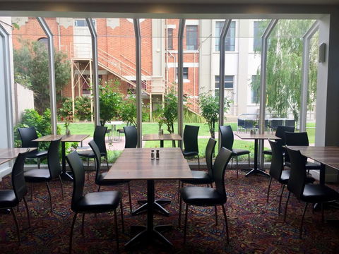 Burkes Hotel Motel - Accommodation Newcastle 1
