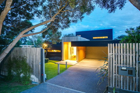 C-Escape - Accommodation Newcastle 1