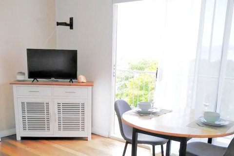 Cabin In The Sky Glorious Views To Magnetic Island - Accommodation Newcastle 1