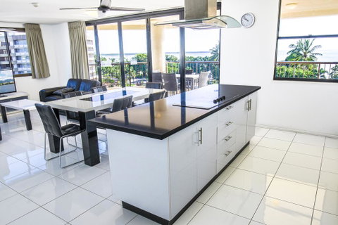 Cairns Aquarius - Accommodation Newcastle 2