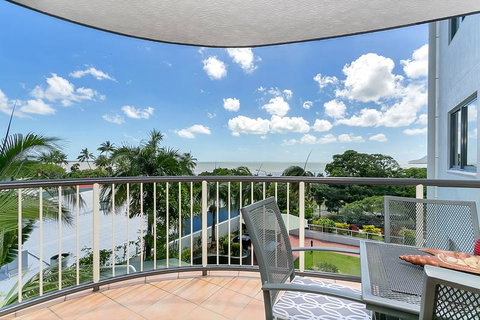 Cairns Esplanade Apartment - Accommodation Newcastle 3