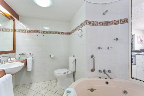 Cairns Esplanade Apartment - Accommodation Newcastle 1