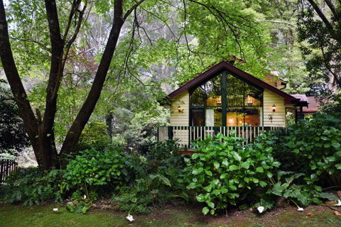 Cambridge Cottages - Accommodation Newcastle 0
