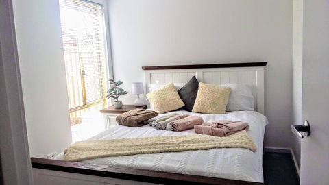 Camelias Boutique Cottage In Dianella - Accommodation Newcastle 2
