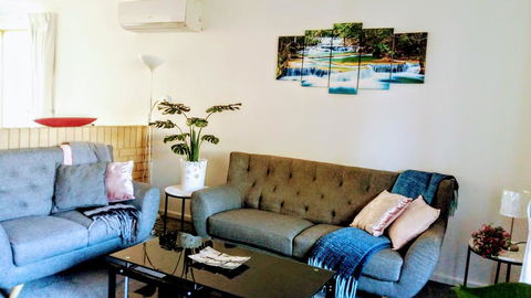Camelias Boutique Cottage In Dianella - Accommodation Newcastle 0