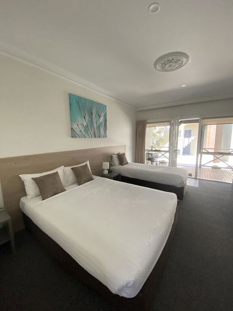 Campaspe Lodge - Accommodation Newcastle 2