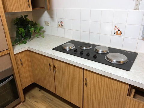 CAMPBELLTOWN HOLIDAY HOME 3 BED + FREE PARKING NCA039 - Accommodation Newcastle 1